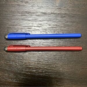 Targus Dual Stylus Pens in Blue and Red